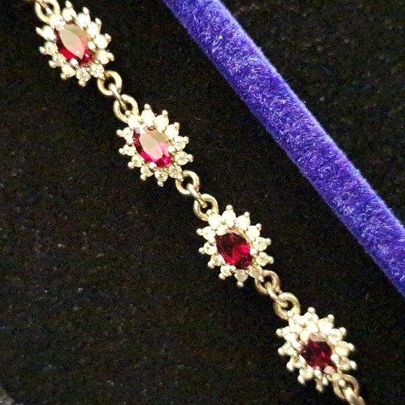 Anthill Garnet and White Zircon Toggle Clasp Bracelet in 925 Sterling Silver. - Picture 5 of 9